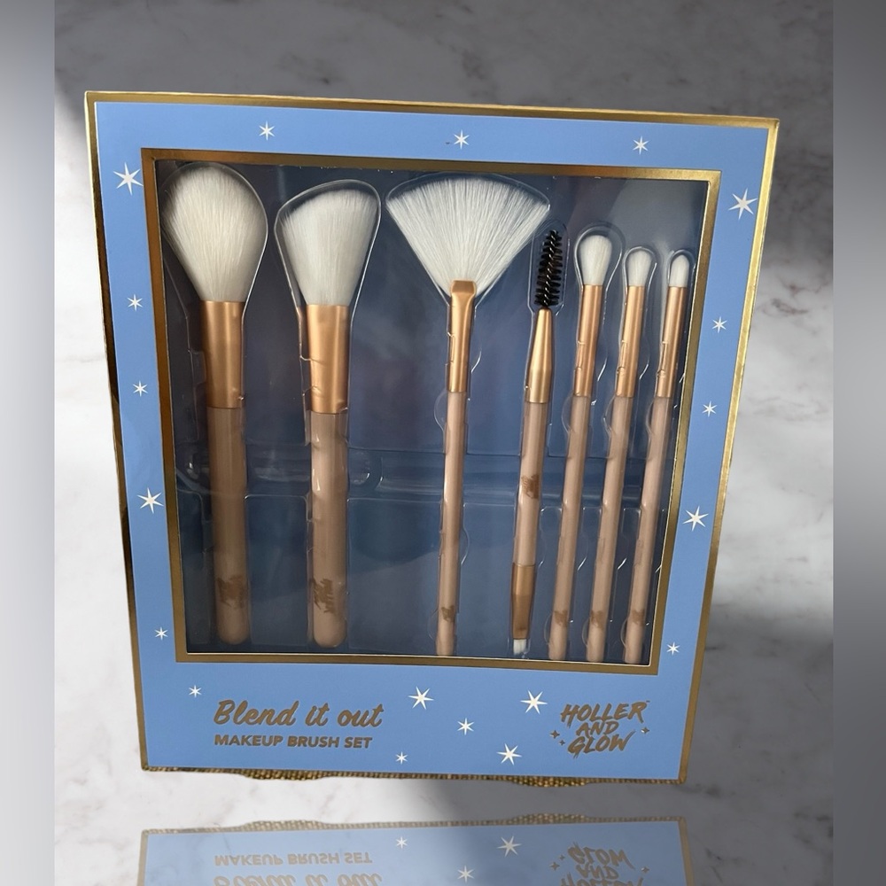 Holler and Glow Makeup Brush Set Cylinder Gift Set - 7ct. The perfect gift !!!